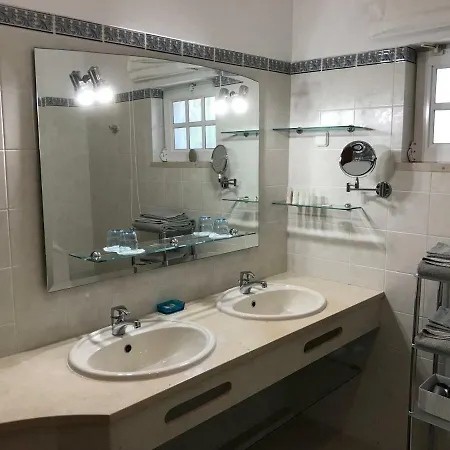 Villa Corniche, Privee, 4 Suites, Vue Mer, Piscine Au Sel, Chauffee Et Couverte Albufeira